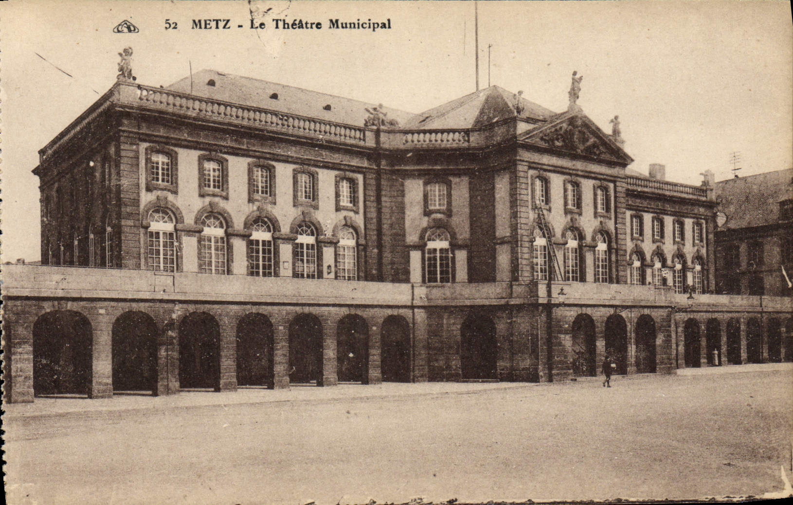 VINTAGE POSTCARD Metz the municipal Theater