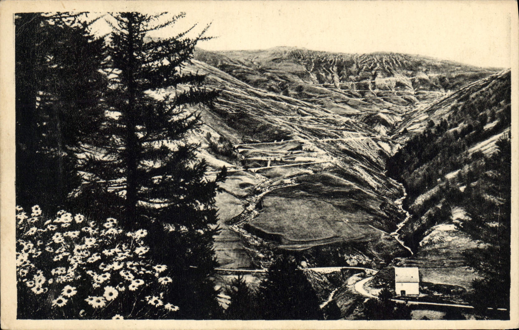 VINTAGE POSTCARD the Ale Road Lake of the Alps laces and the low refuge