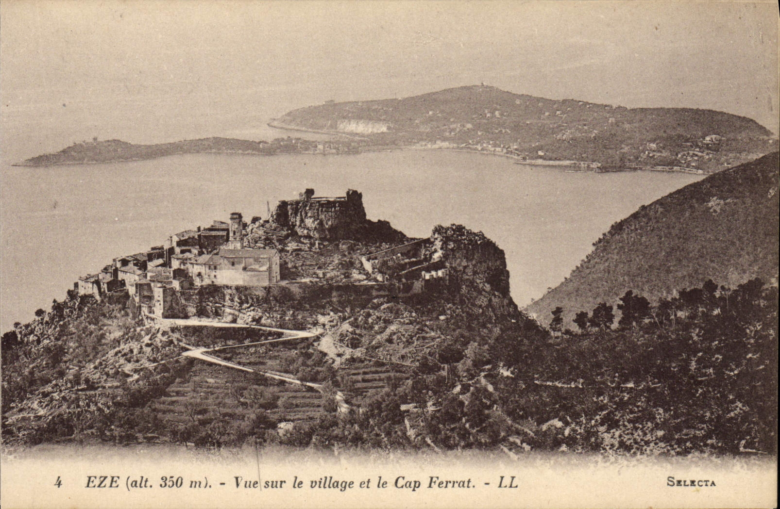 CPA Eze Vue Sur le Village et le Cap Ferrat