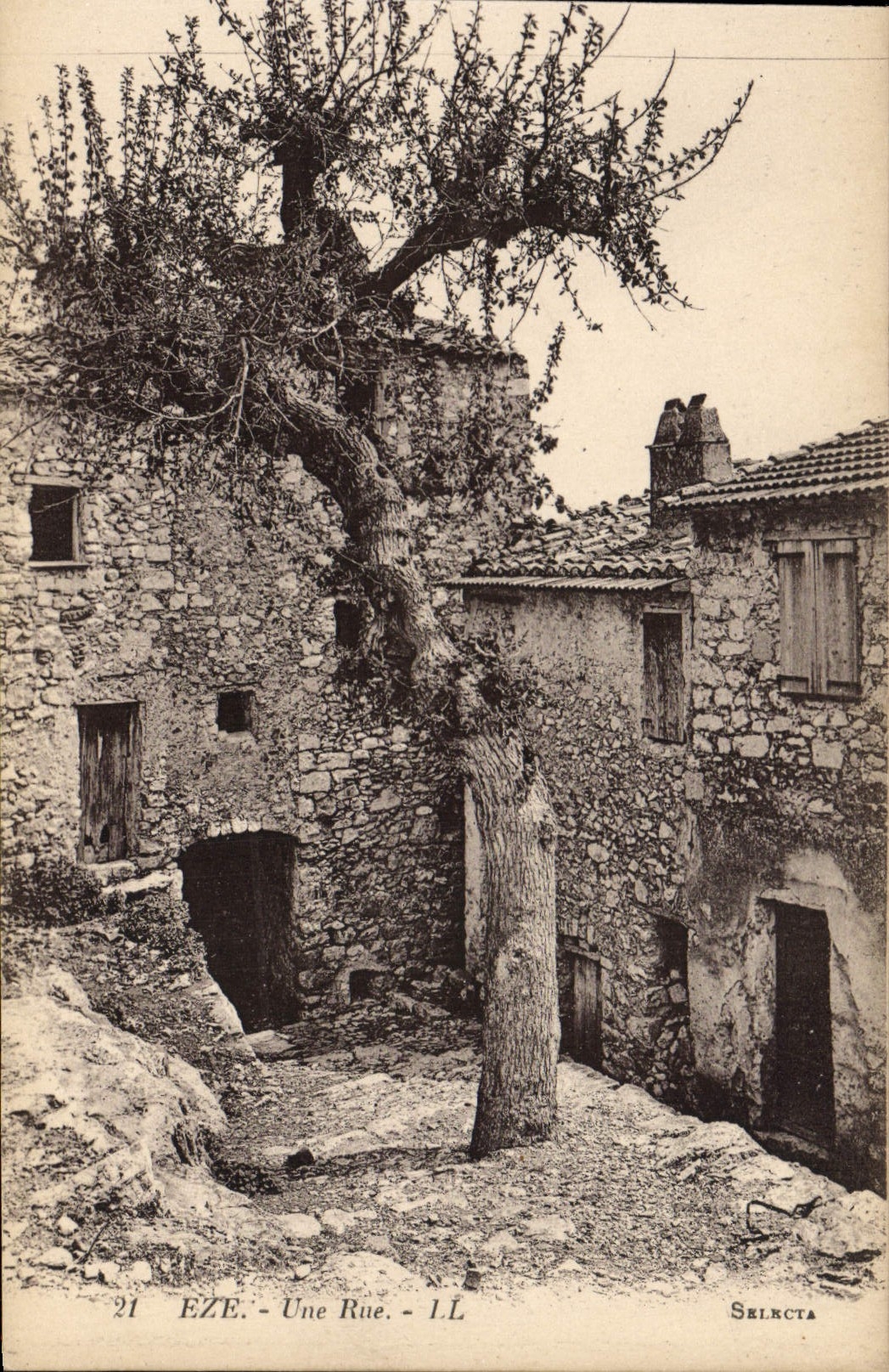 CPA Eze Une Rue