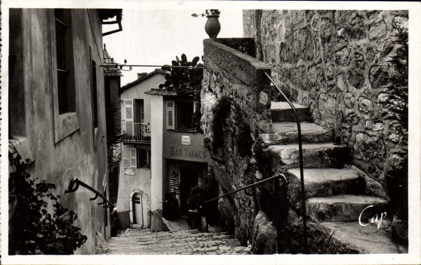 POSTAL Eze de la VENDIMIA en el mar una calle entrada vieja de la aldea