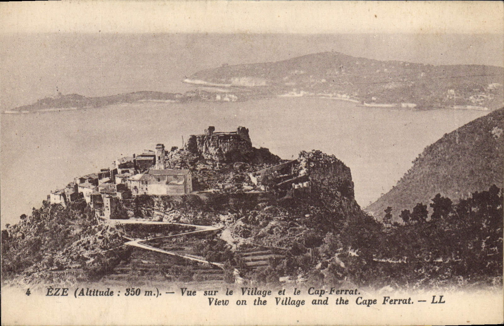 CPA Eze Vue sur le Village et le Cap Ferrat