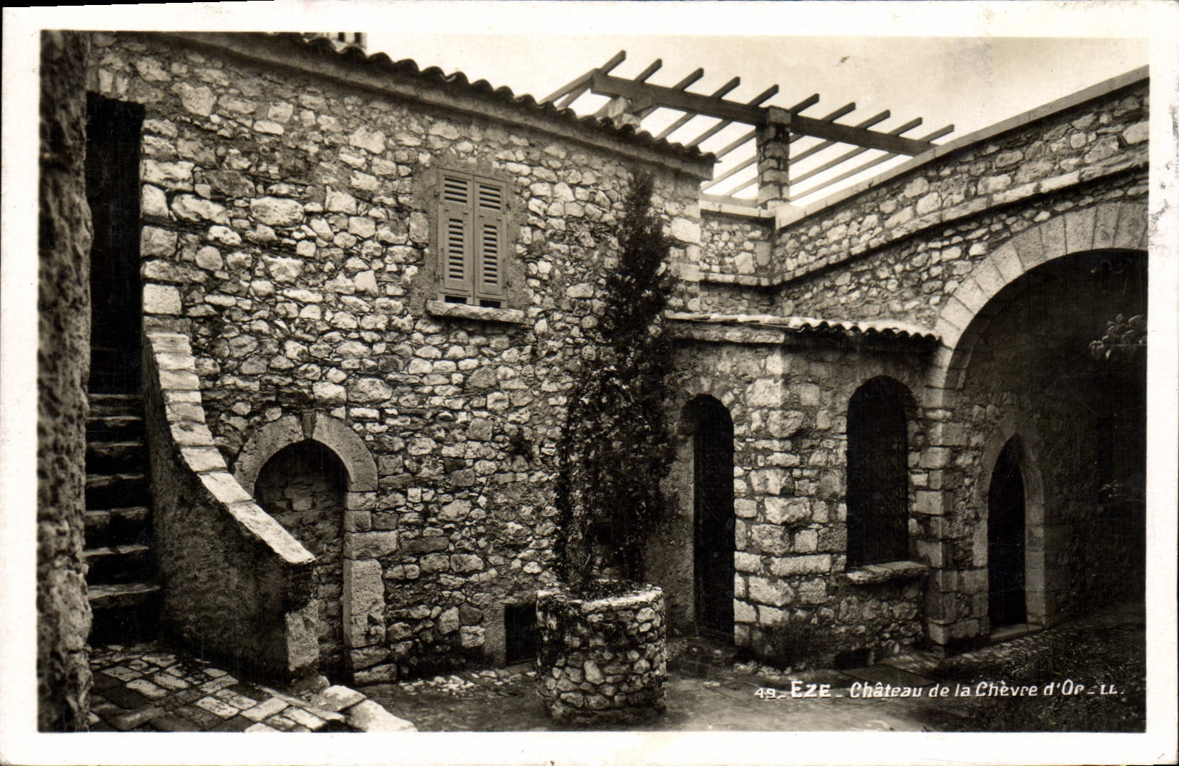 Castillo de Eze de la POSTAL de la VENDIMIA de la cabra del oro