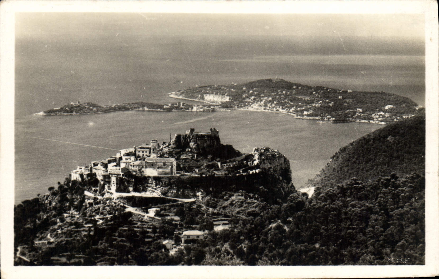 CPA Eze Vue sur le Village et le Cap Ferrat