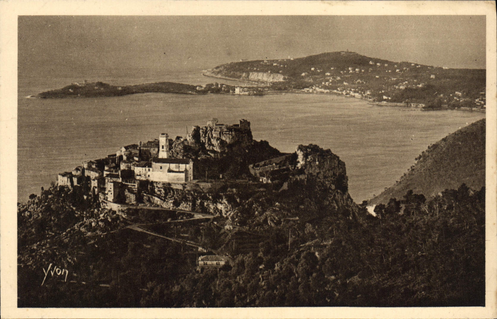 CPA Eze Vue Generale du Village prise de la Route de la Grande corniche de Nice a Menton