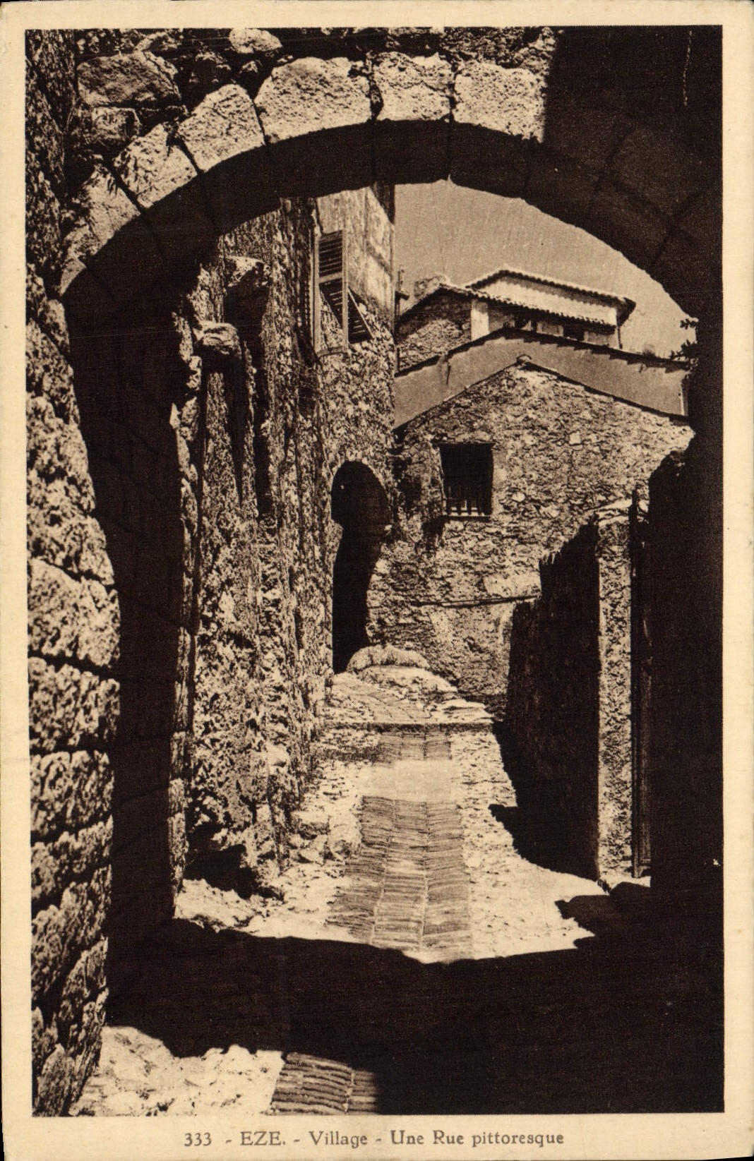 CPA Eze Village Une Rue Pittoresque