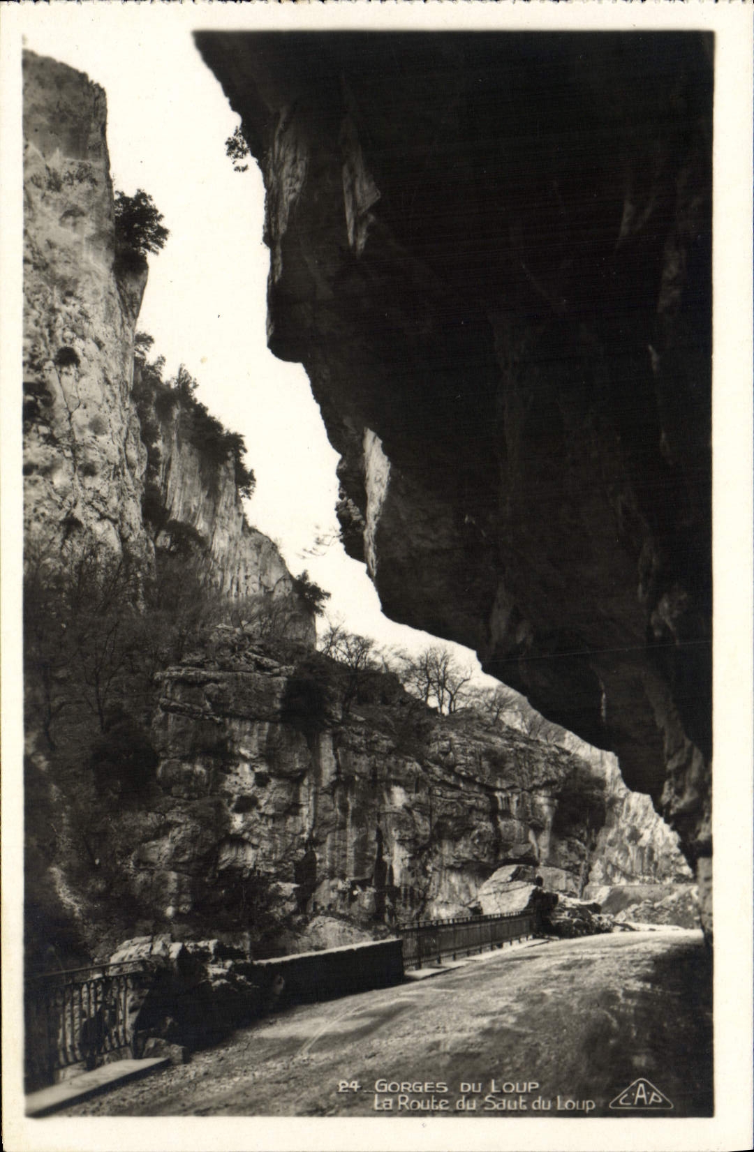 CPA Gorges du Loup La route du saut du loup