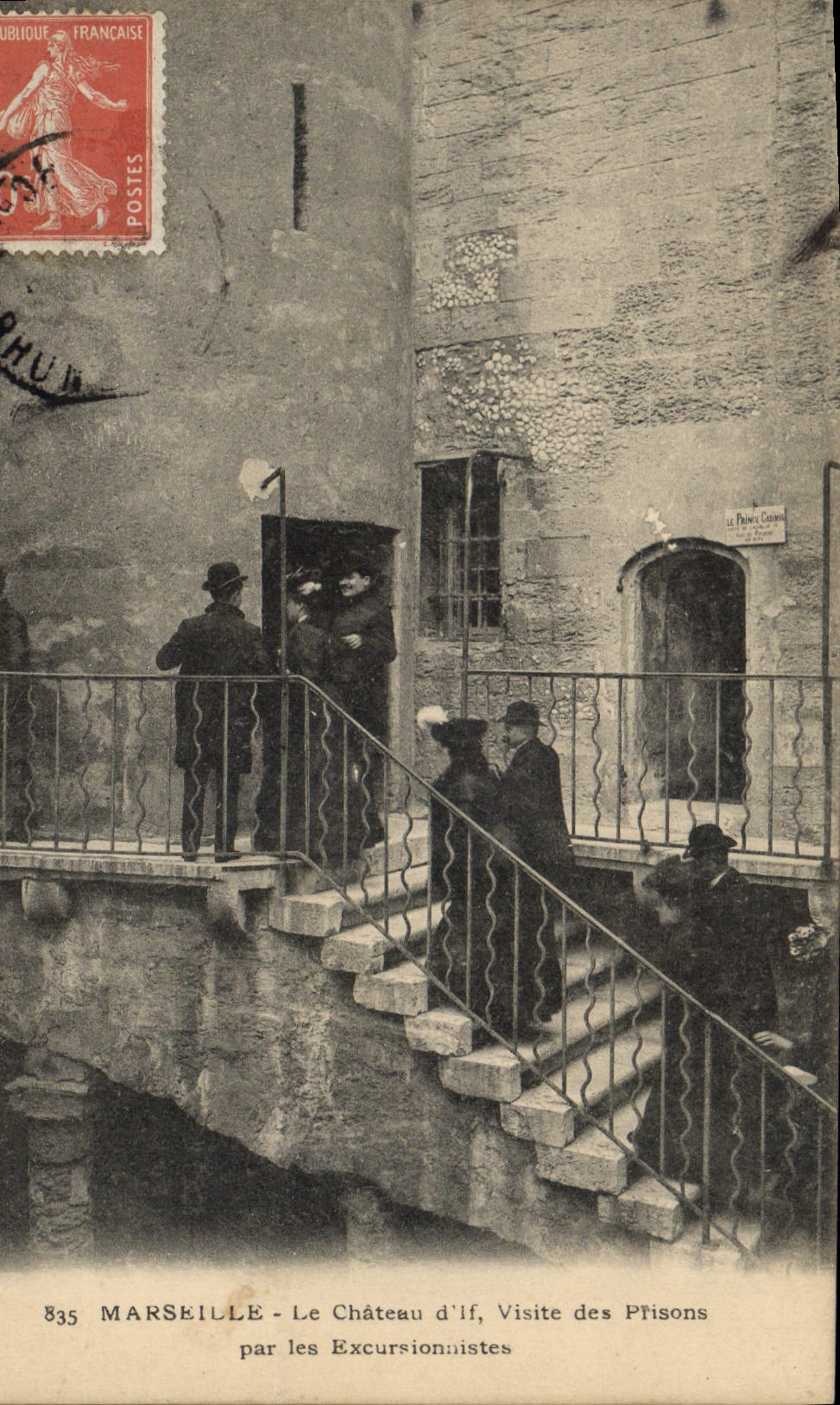 CPA Marseille Le Chateau Visite des Prisons par les excursionnistes 
