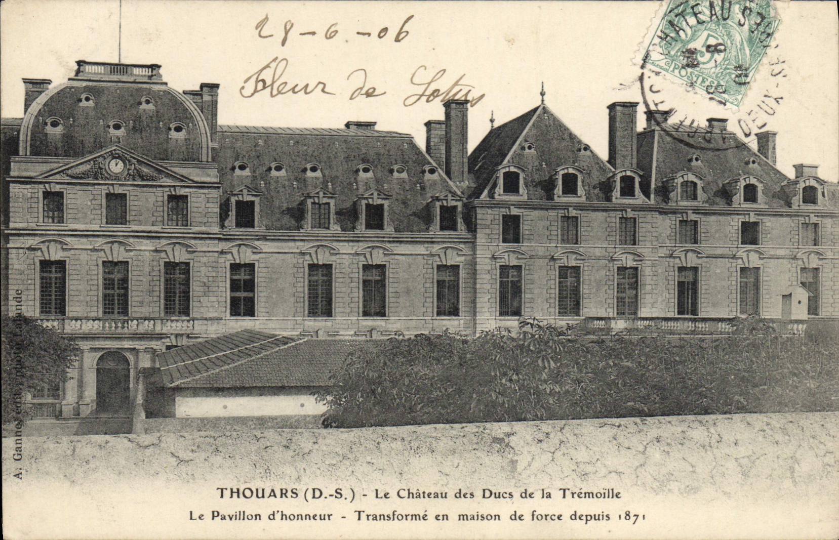 POSTAL Thouars de la VENDIMIA el castillo de los duques de Tremoille la casa de la casa del honor de la prisión de la corrección