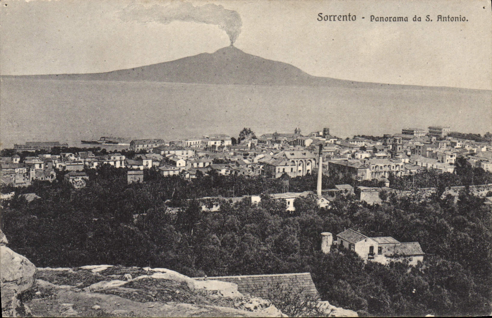 Panorama DA S Antonio de Sorrento del volcán de la POSTAL de la VENDIMIA