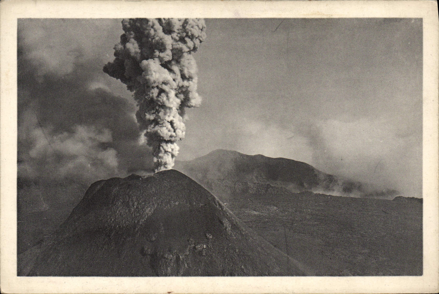 VINTAGE POSTCARD Volcano Vesuvio Cono power station