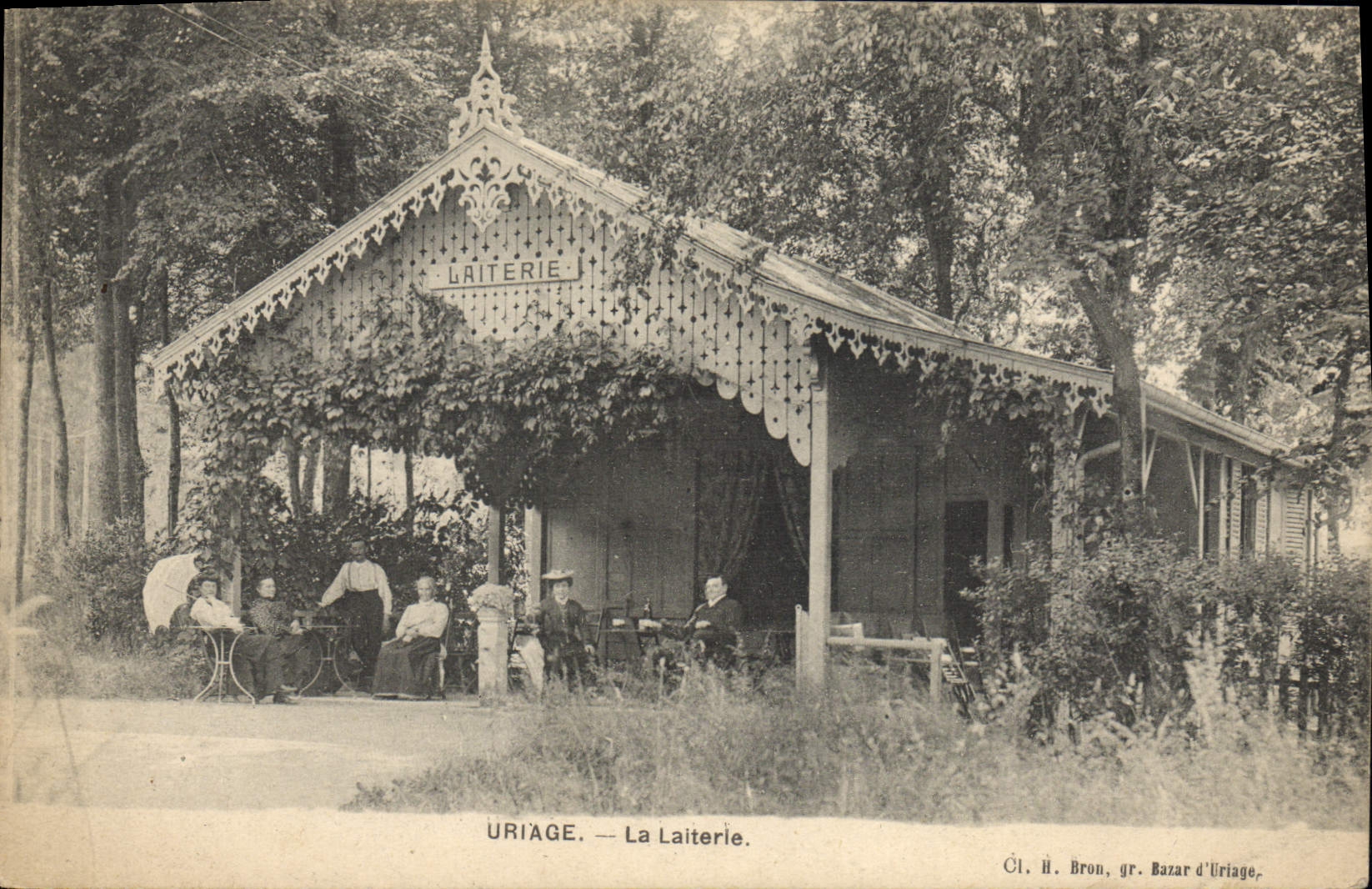 VINTAGE POSTCARD Uriage dairy