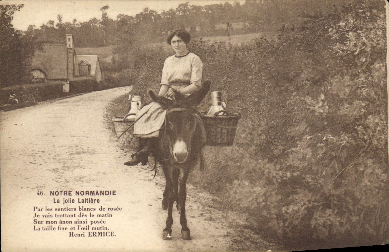 CPA Folklore Normandie une jolie laitiere Ane Mule 