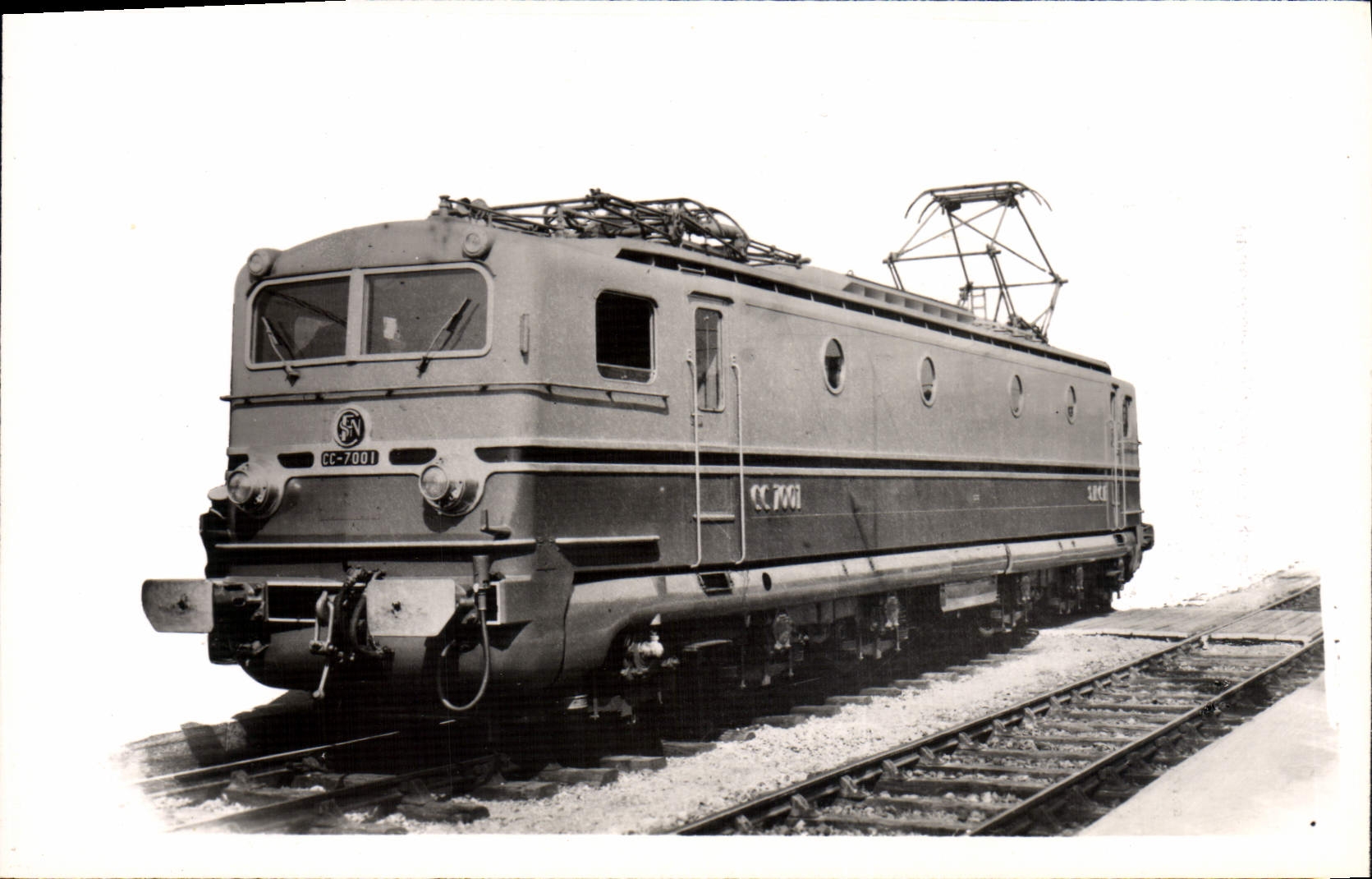CPA Train Locomotive electrique a courant continu Type Co Co Series CC 7000 et CC 7100