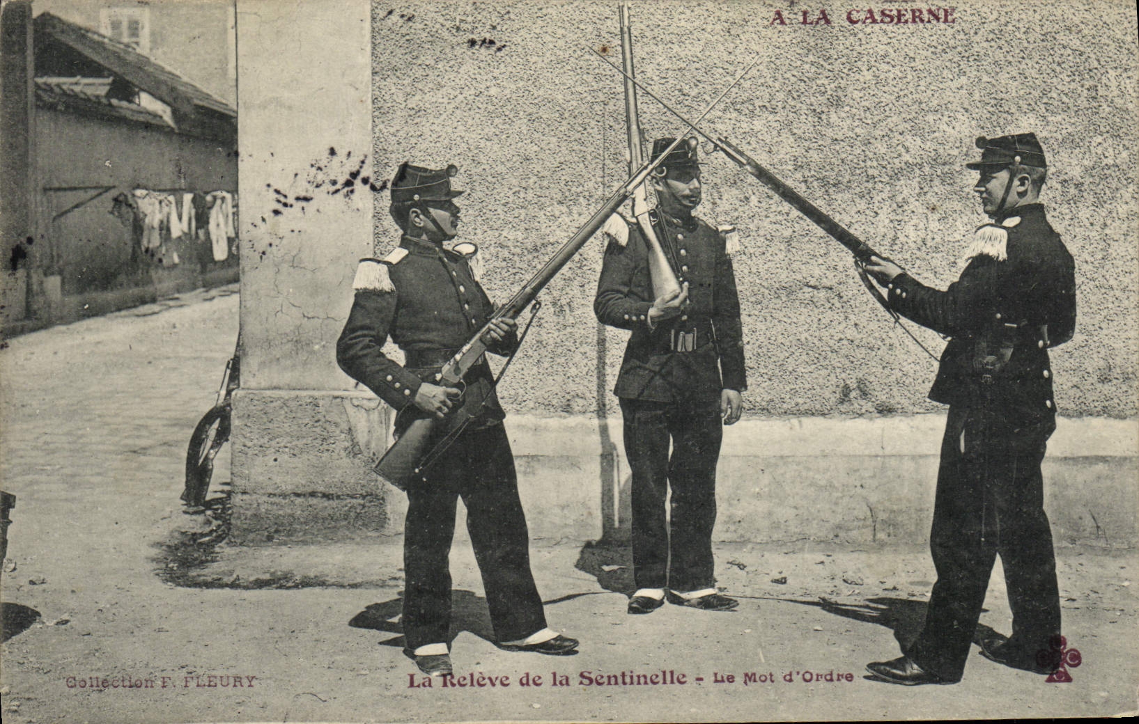 CPA Militaria Caserne La releve de la sentinelle Le mot d'ordre
