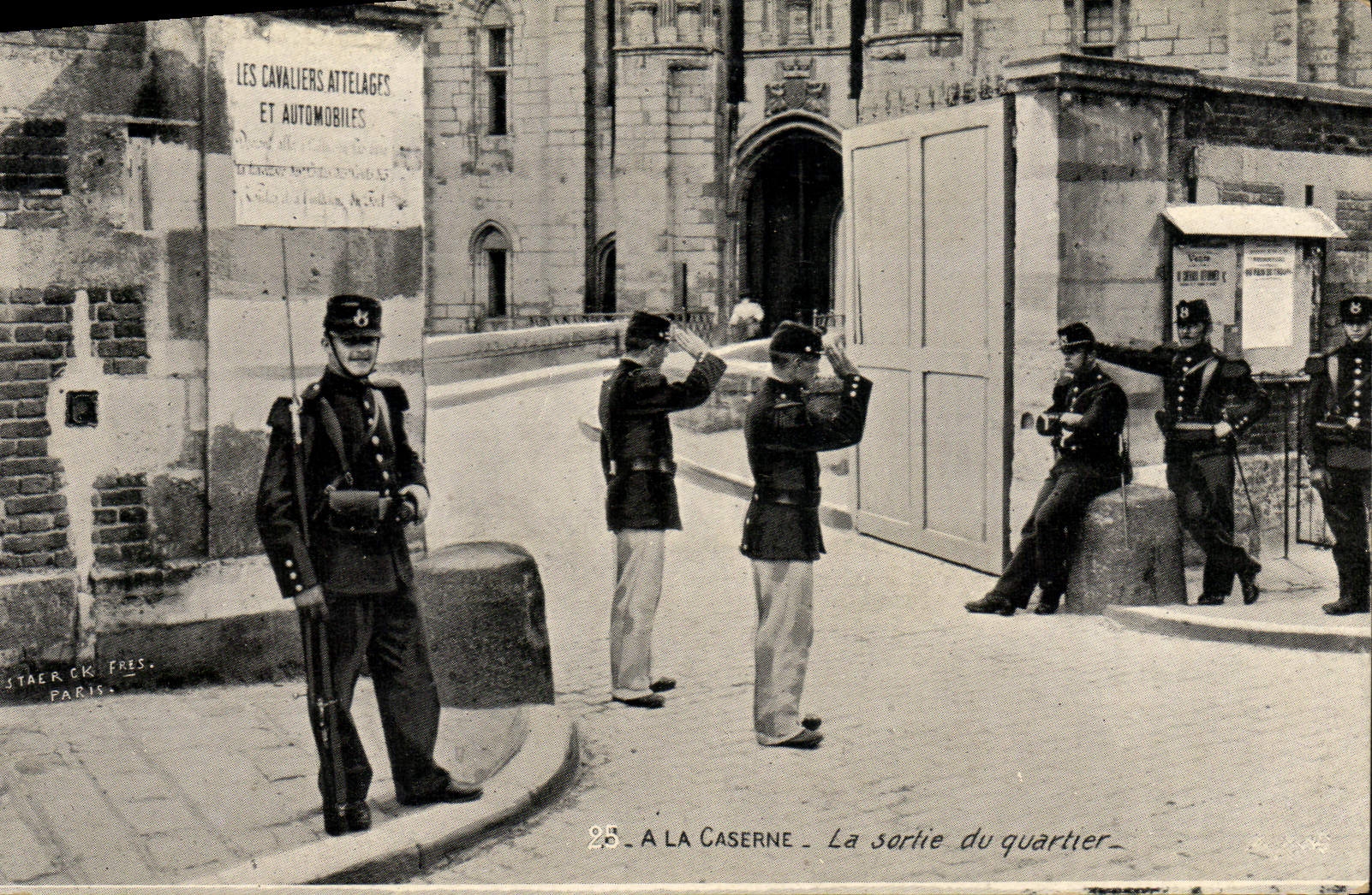 CPA Militaria Caserne La sortie du quartier 
