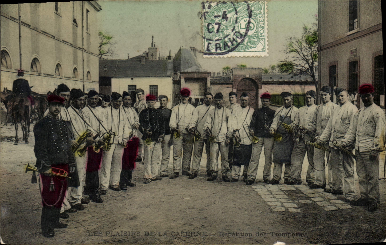 La POSTAL Militaria de la VENDIMIA acuartela la repetición de las trompetas