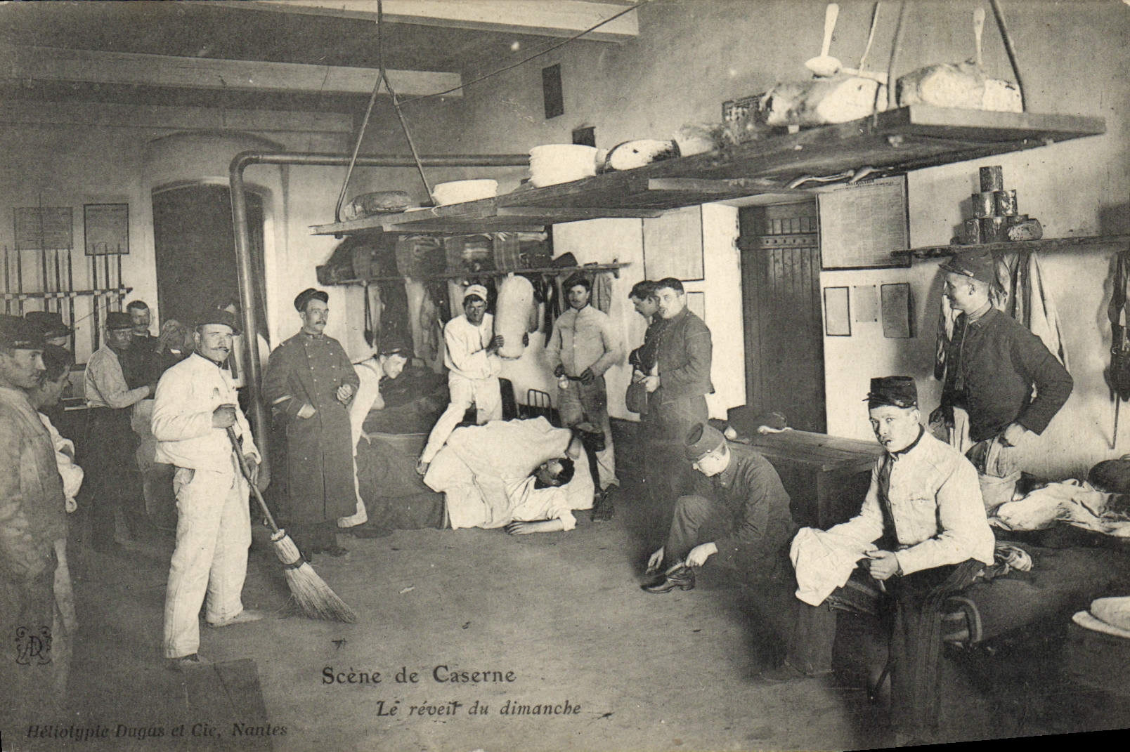 CPA Militaria Caserne Le reveil du dimanche