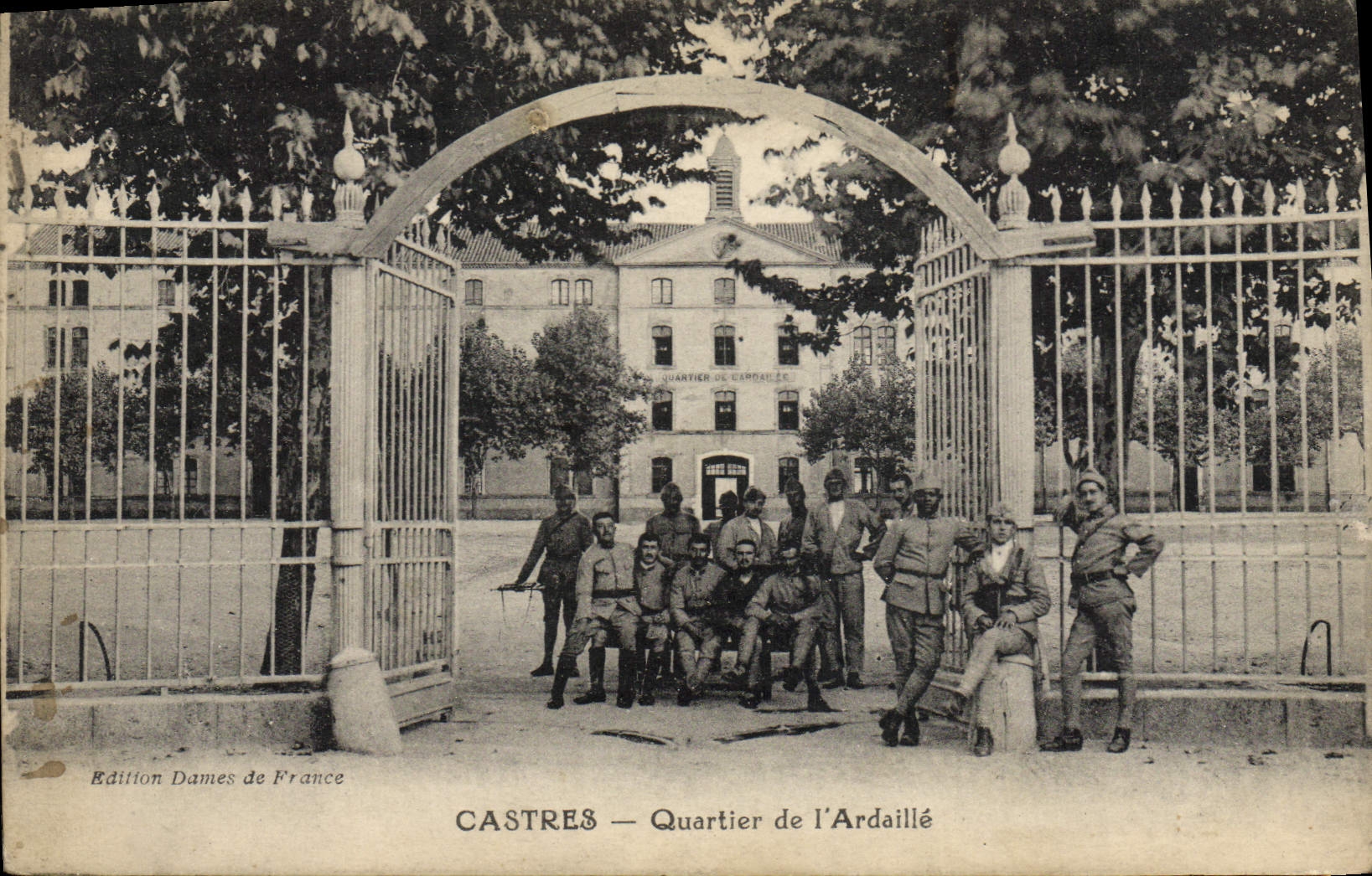 De la VENDIMIA de la POSTAL de Militaria de los cuarteles districto Castres de Ardaille