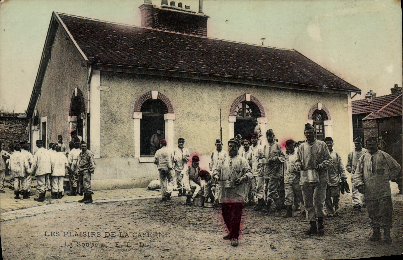 La POSTAL Militaria de la VENDIMIA acuartela la sopa