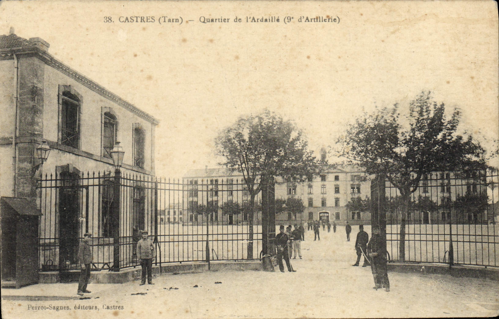 La POSTAL Militaria de la VENDIMIA acuartela Castres el districto de la artillería Ardaille 9no