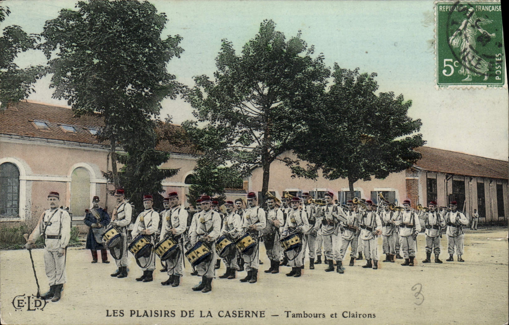 CPA Militaria Caserne Tambours et clairons