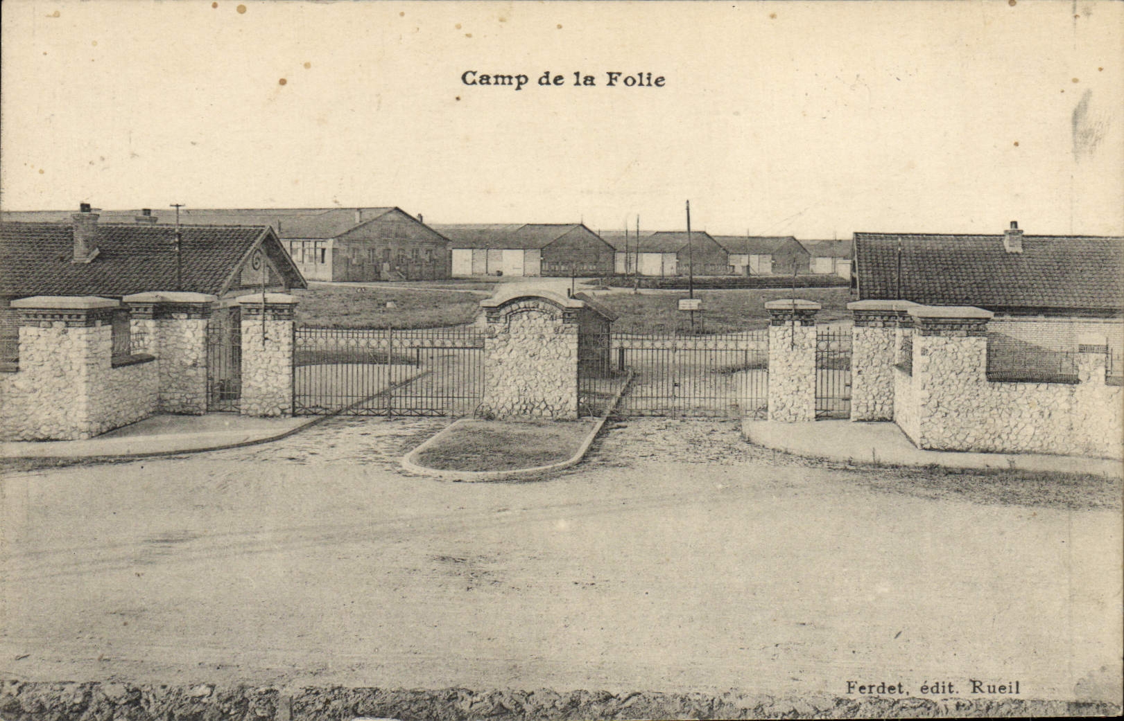 La POSTAL Militaria de la VENDIMIA acuartela el campo de la locura