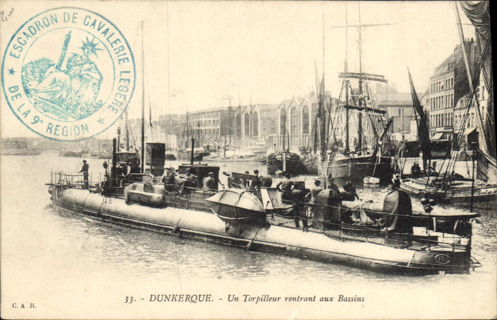CPA Bateau de guerre Dunkerque Un torpilleur rentrant aux bassins 