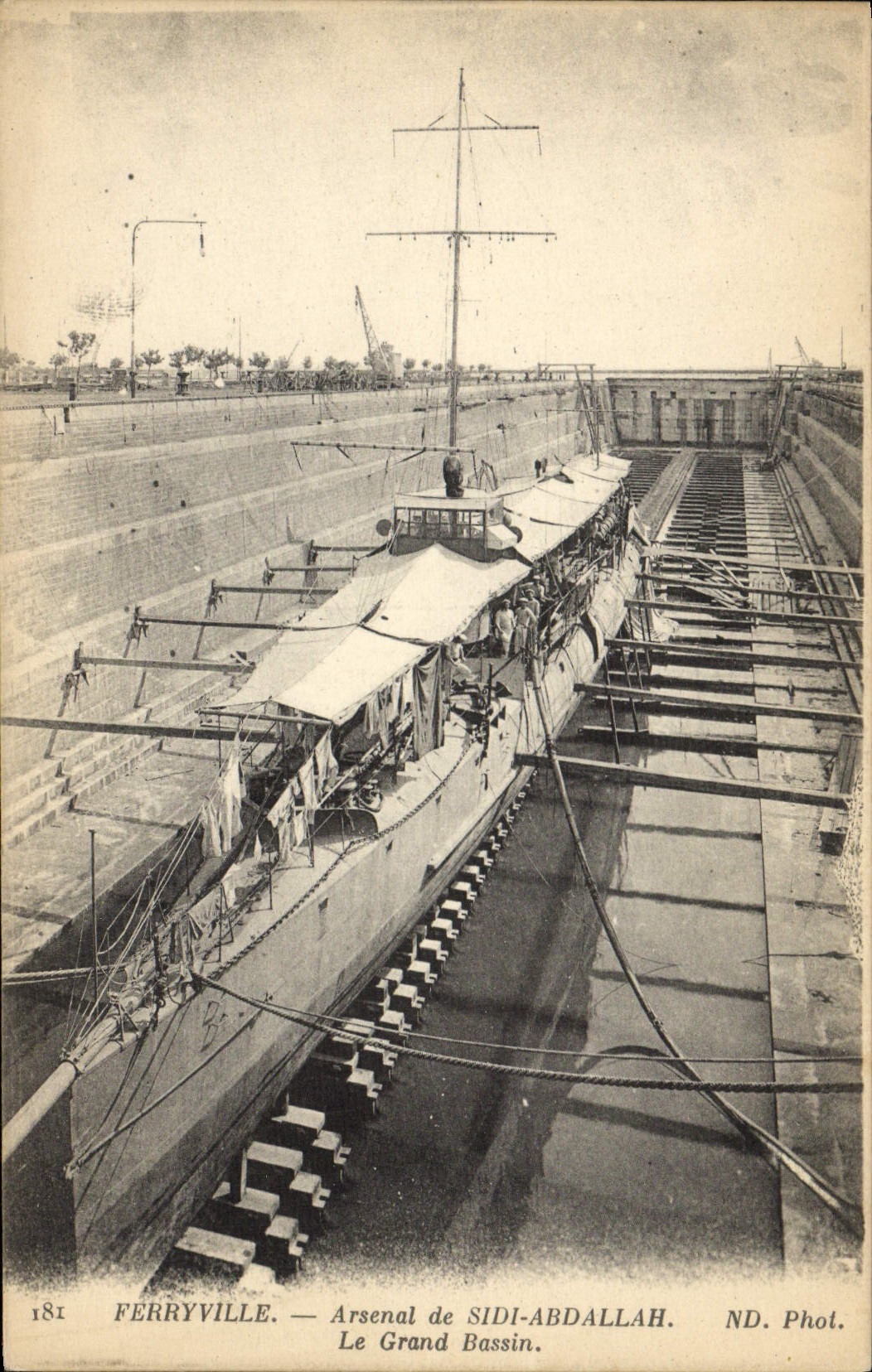 CPA Bateau de guerre Ferryville Arsenal de Sidi Abdallah Le grand bassin Tunisie