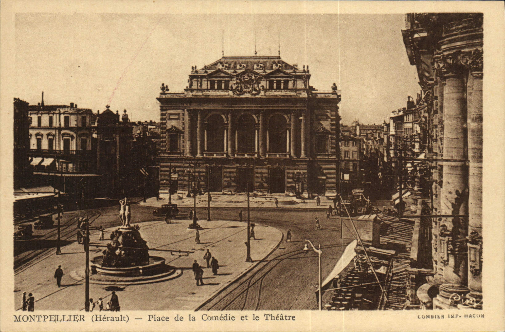 CPA Montpellier Place de la Comedie et le Theatre