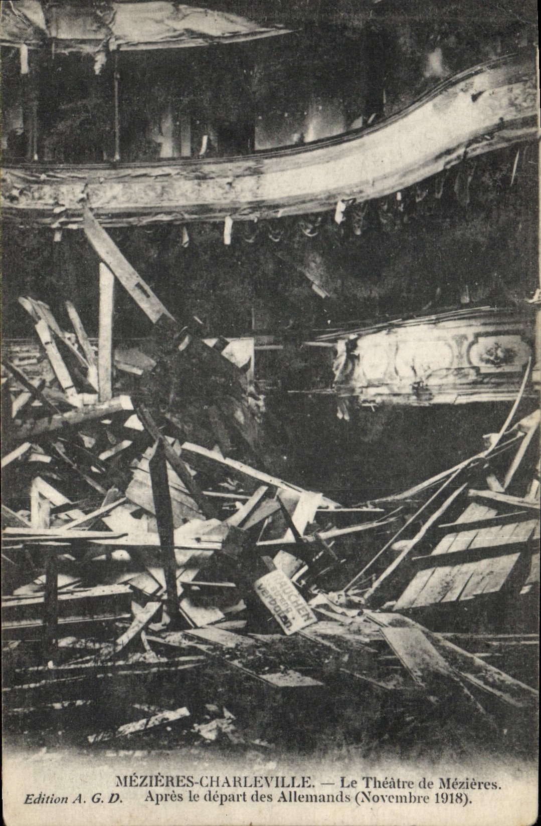 VINTAGE POSTCARD Wall Charleville Theater of Wall After the departure of German Militaria November 1918