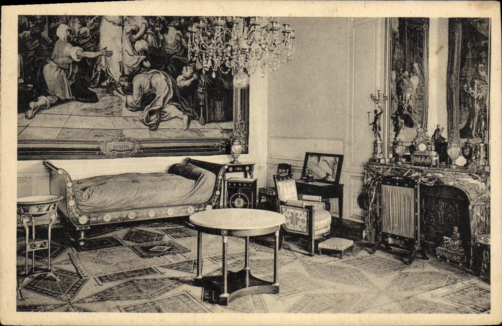 VINTAGE POSTCARD Castle De Fontainebleau the Room Of the Pope
