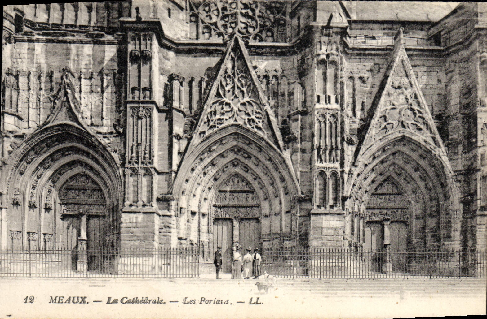 VINTAGE POSTCARD Meaux the Cathedral Gates