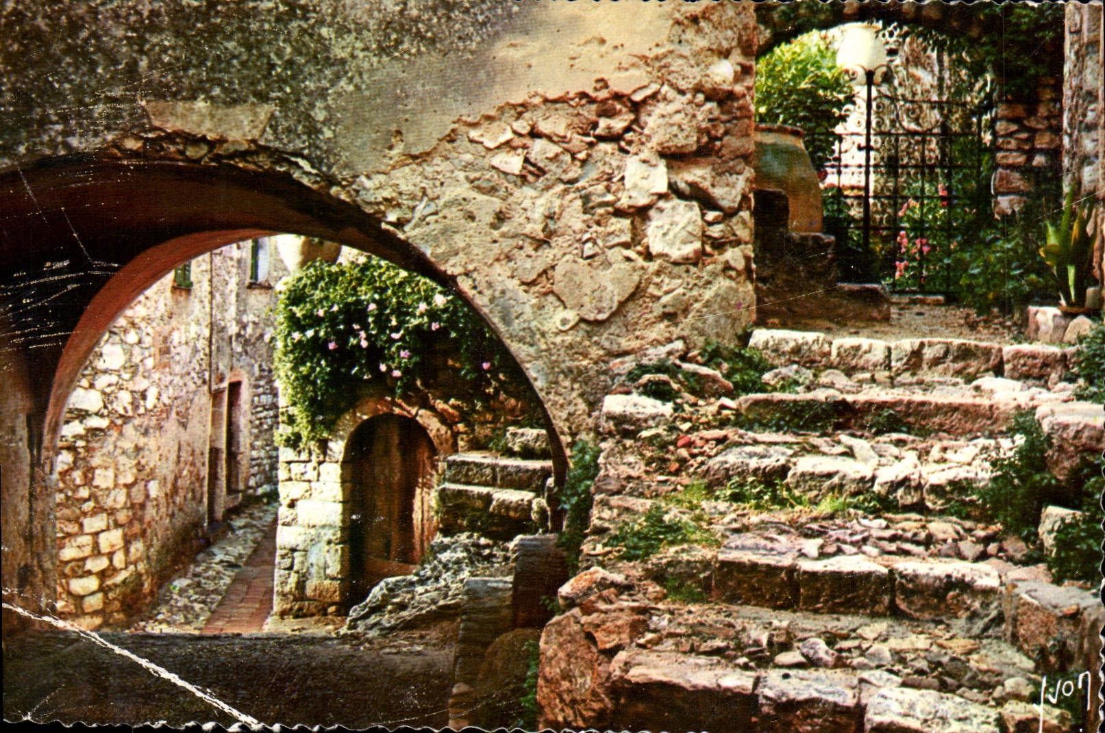 POSTAL MODERNA voutee del camino de la mujer mayor de Eze