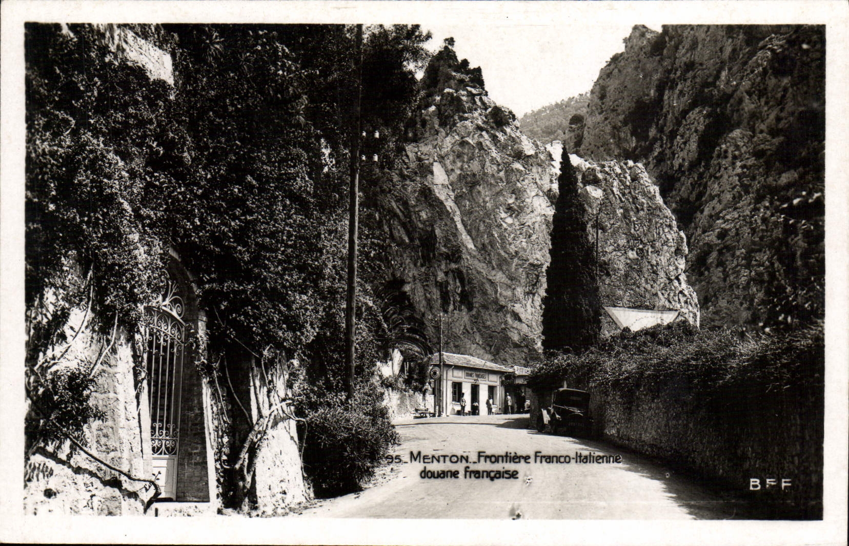 CPM Menton Frontiere Franco italienne douane francaise