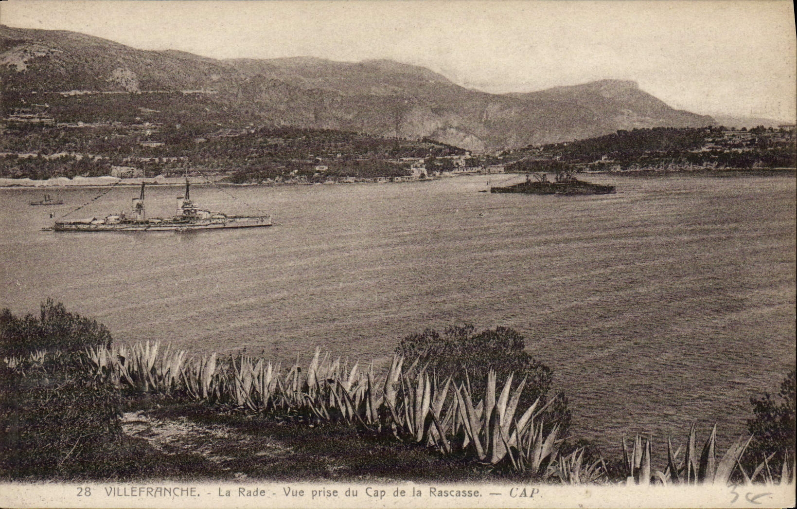 CPA Villefranche La Rade Vue Prise du Cap de la Rascasse Bateaux