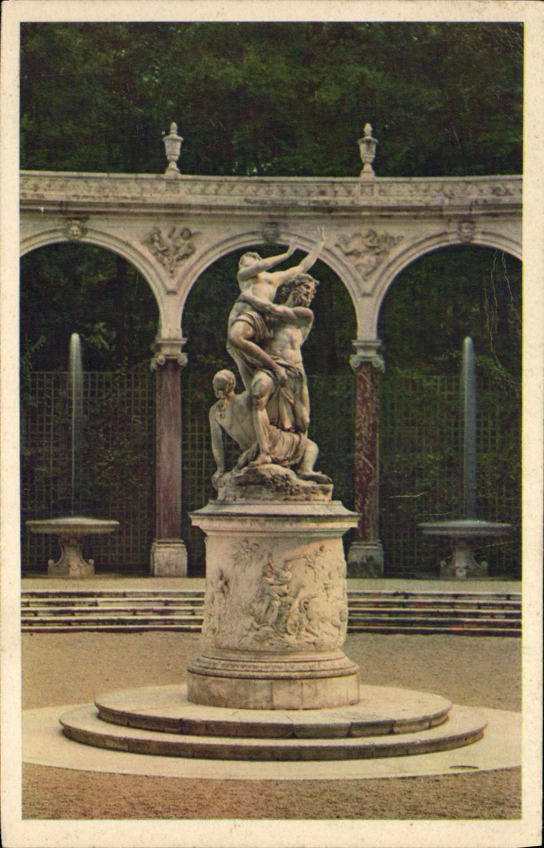 CPA Versailles Parc du Chateau La Colonnade L'enlevement de Proserpine de Girardon