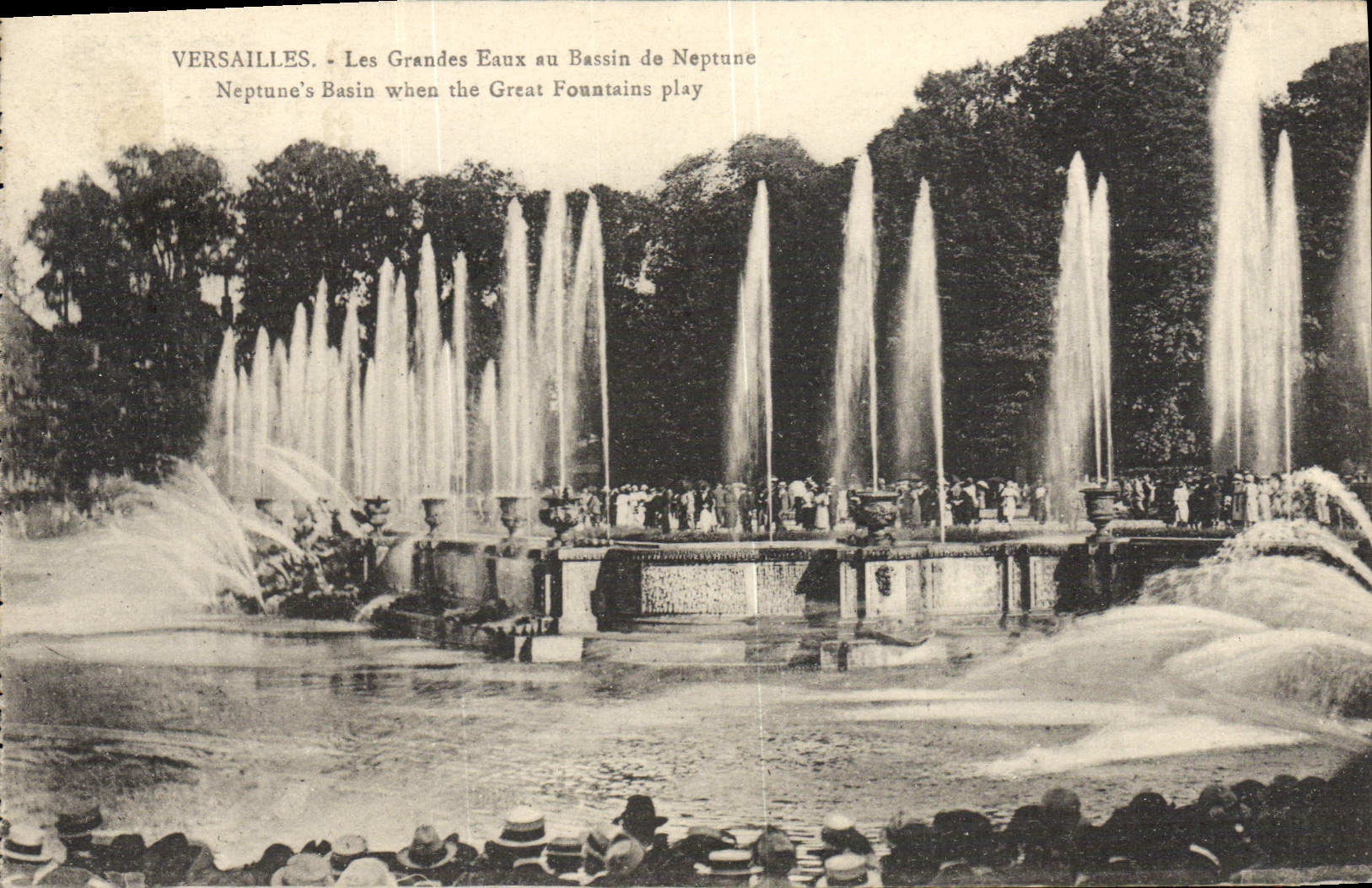 CPA Versailles Les Grandes Eaux Au Bassin de Neptune