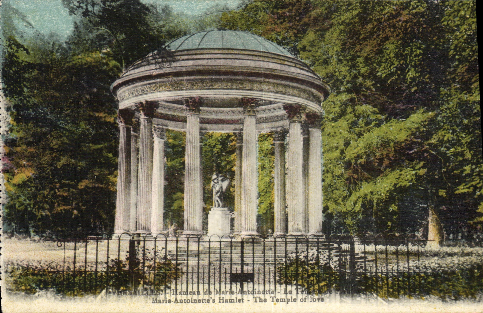 CPA Versailles Hameau de Marie Antoinette Le temple de l'amour
