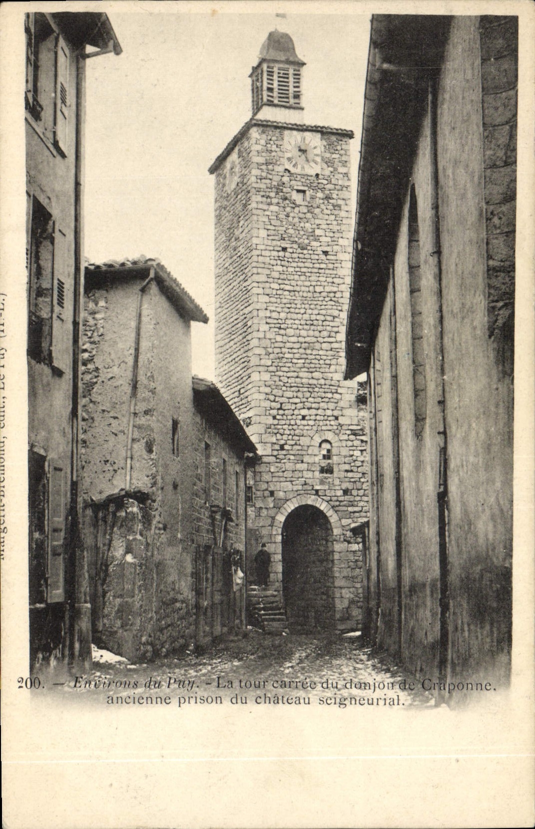 Alrededores de la prisión de la POSTAL de la VENDIMIA de Puy la torre cuadrada de la subsistencia de la prisión vieja de Craponne del castillo seigneurial