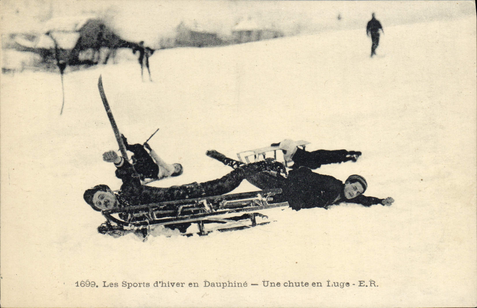 CPA Sports d'hiver Ski Dauphine Une chute en luge