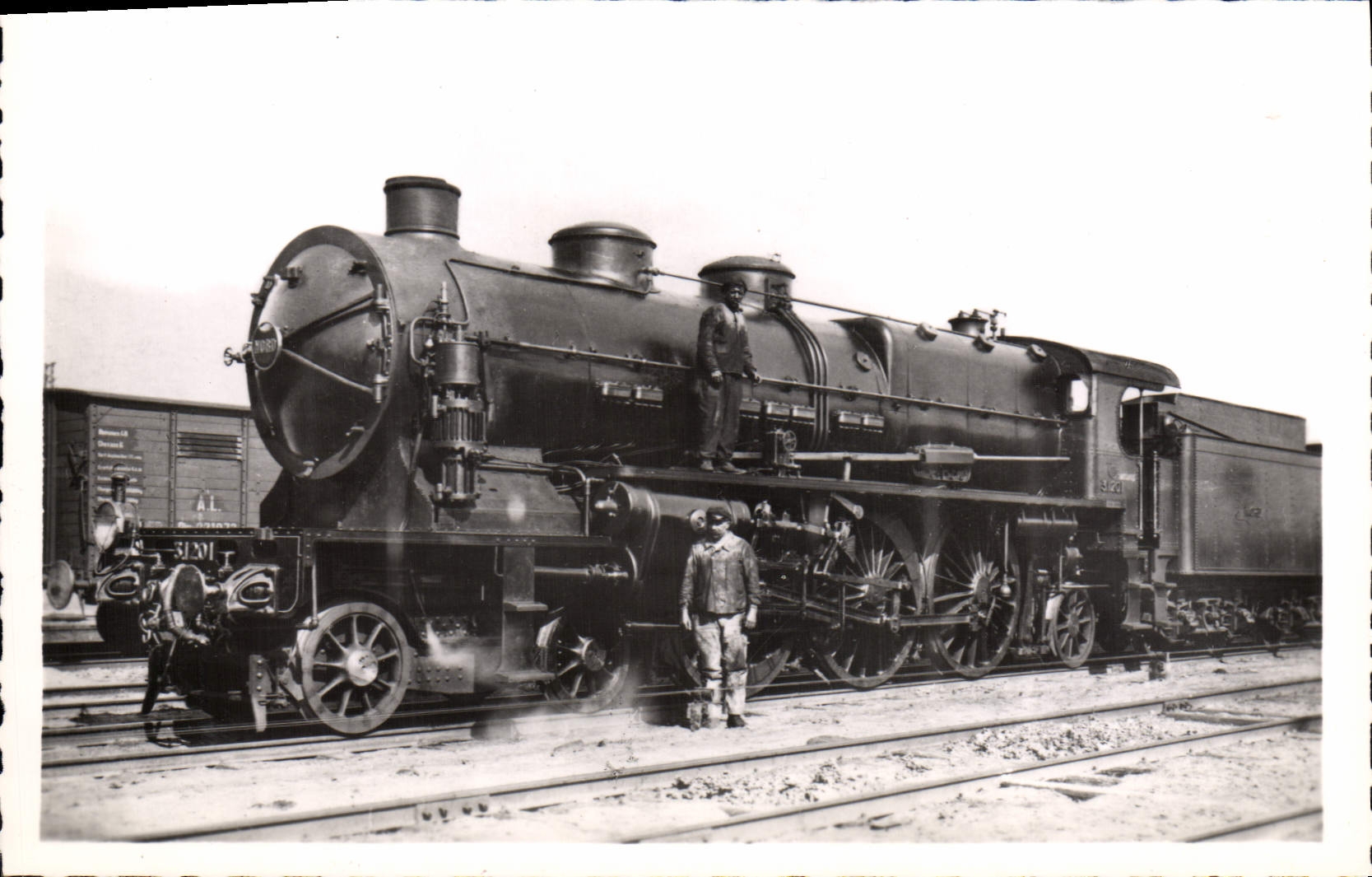 VINTAGE POSTCARD train Engine 3 1201 North Super Pacific