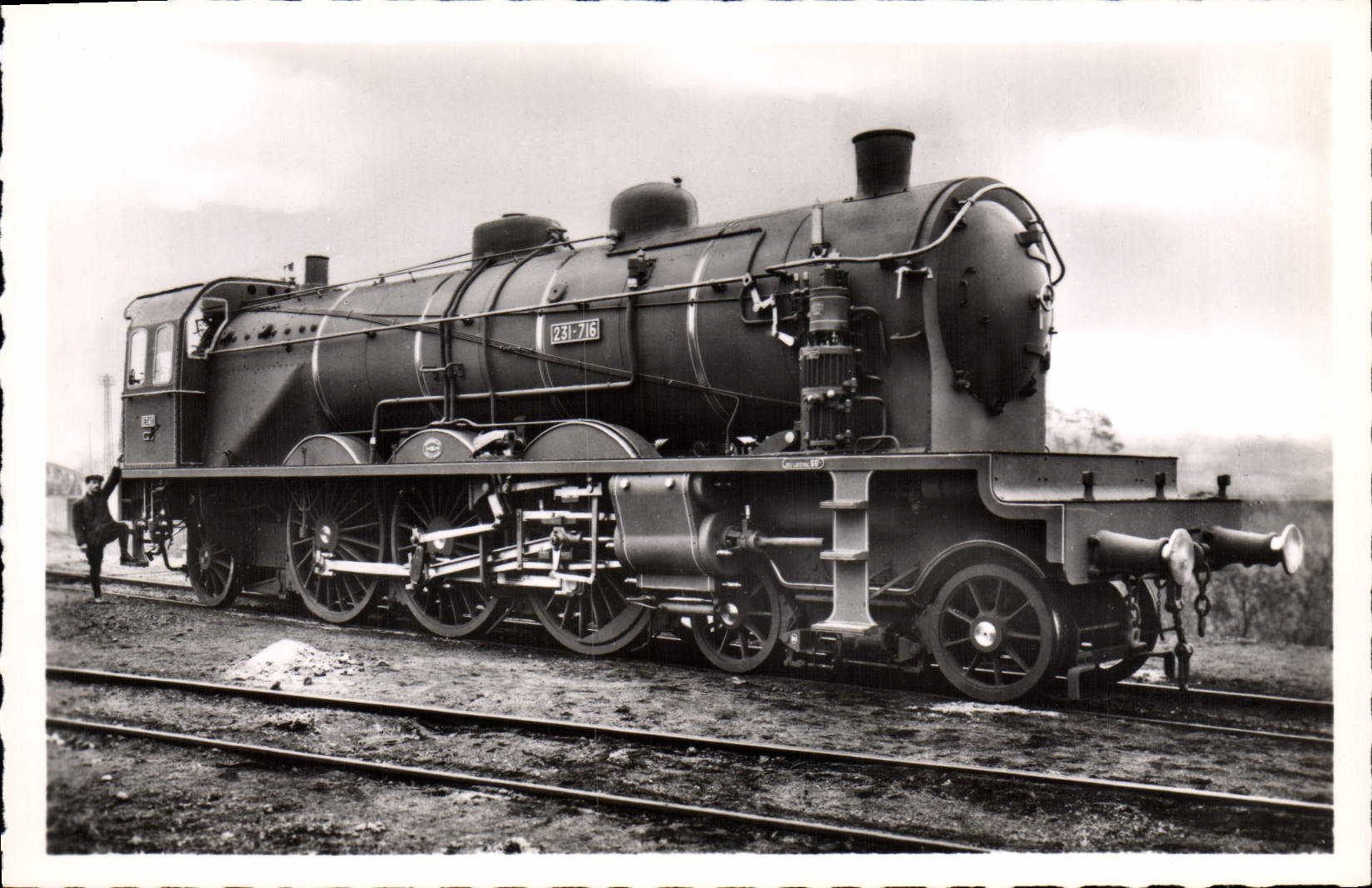 VINTAGE POSTCARD train Locomotive 231.501 has 231.783