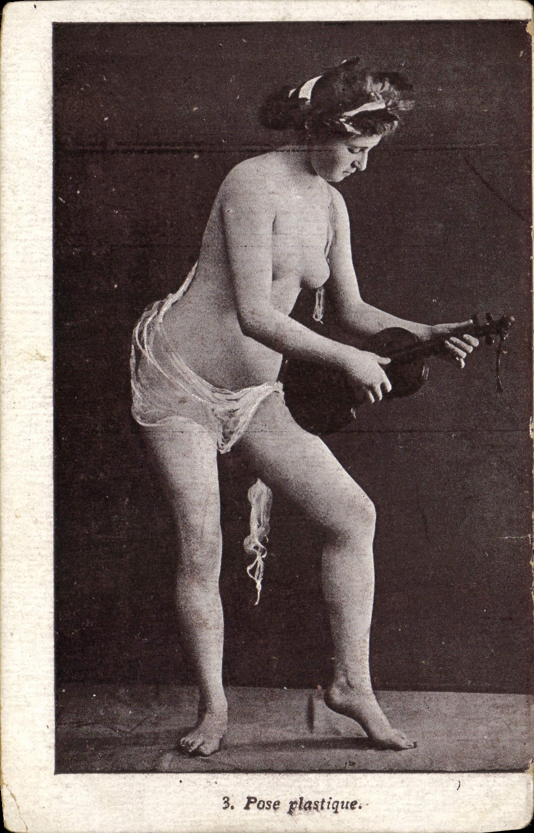 CPA Nu erotique Femme Pose plastique