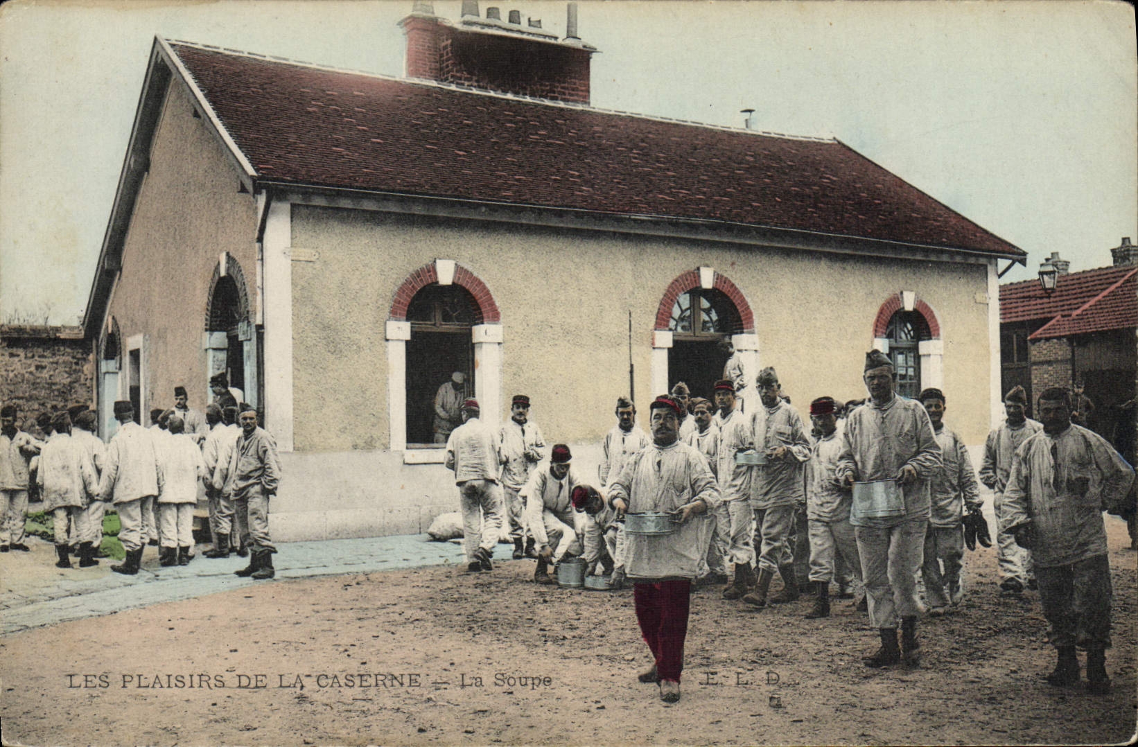 CPA Militaria Caserne la soupe 