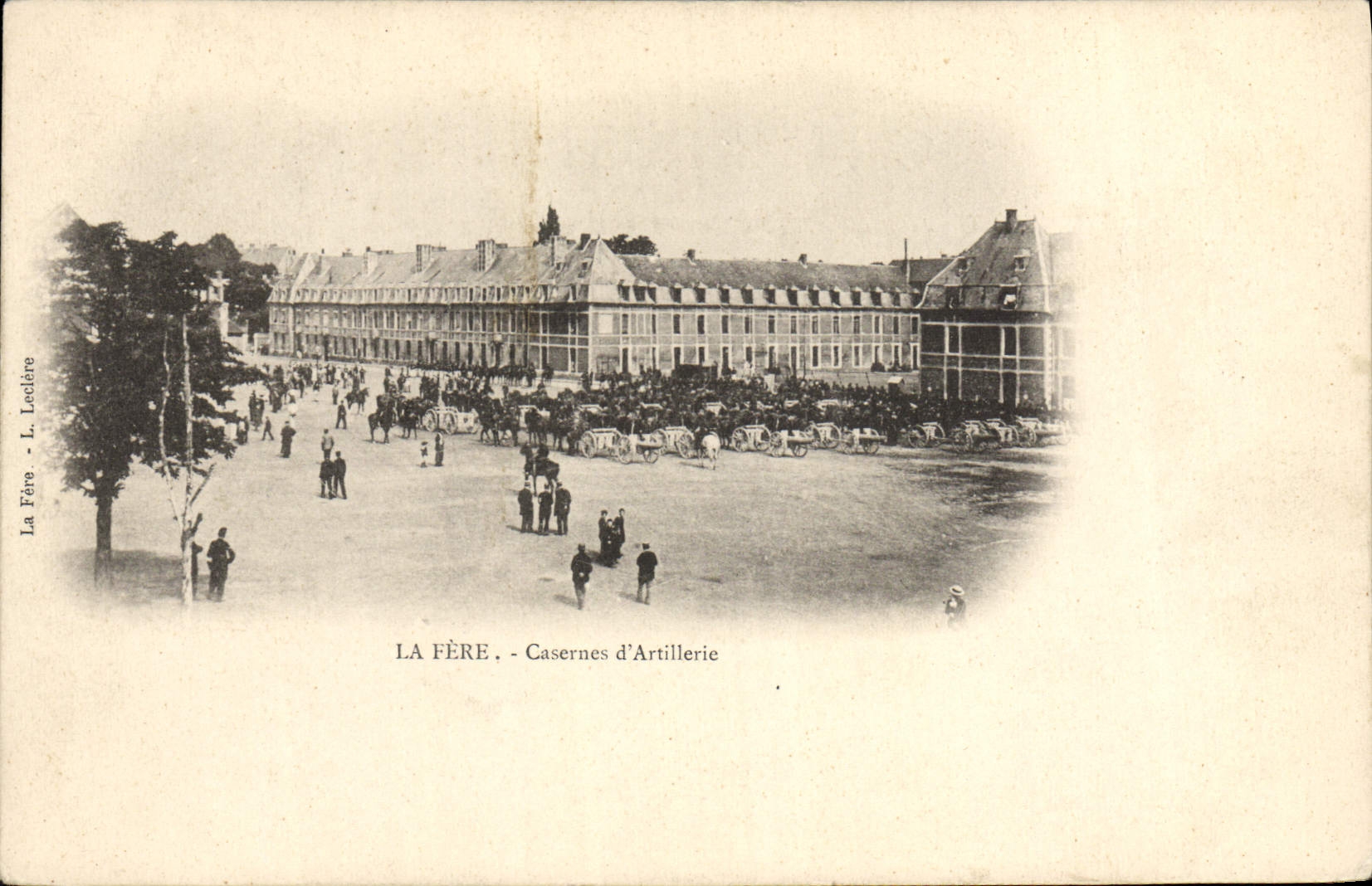 CPA Militaria Caserne La Fere Casernes d'artillerie 