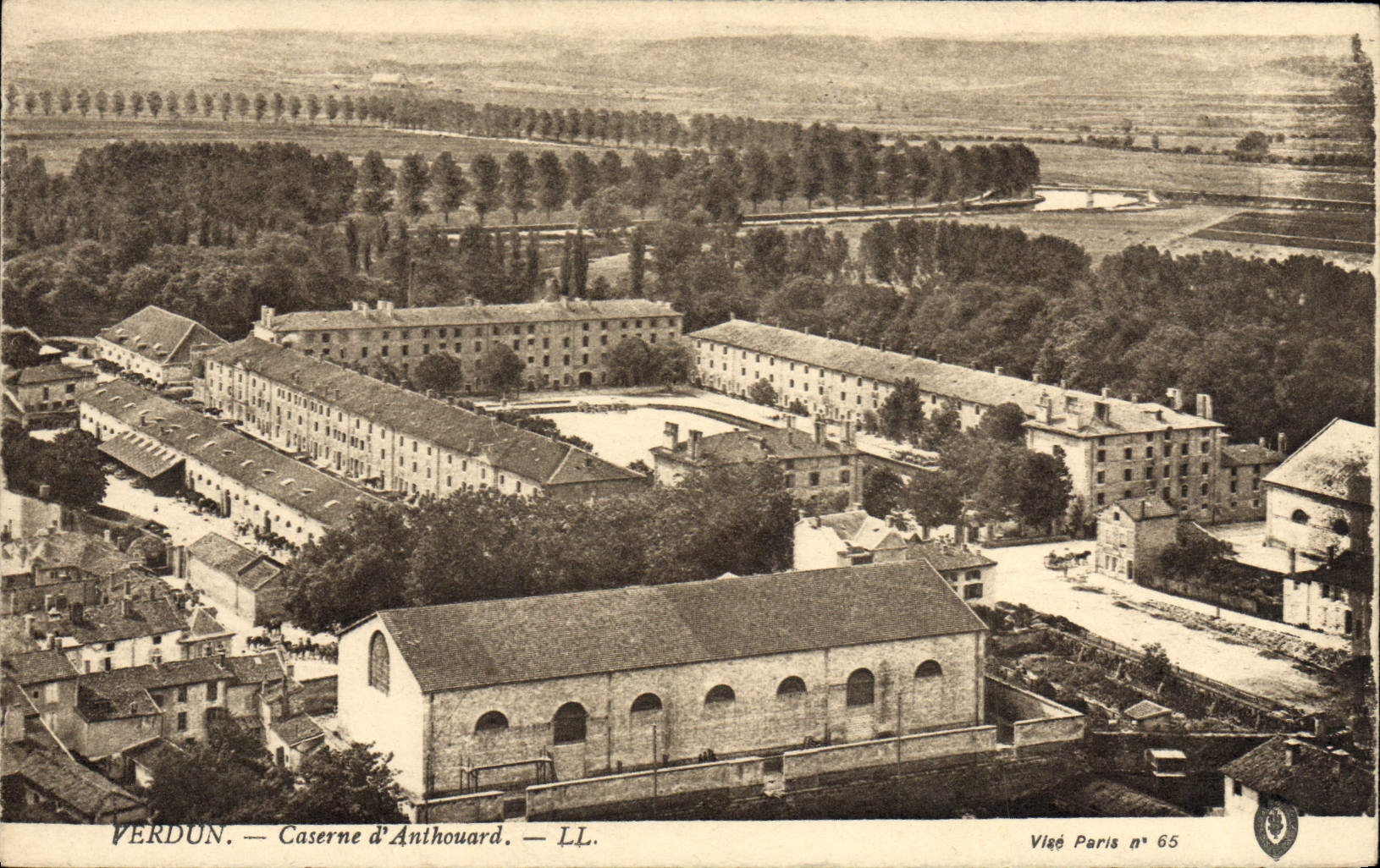 La POSTAL Militaria de la VENDIMIA acuartela los cuarteles de Verdún de Anthouard
