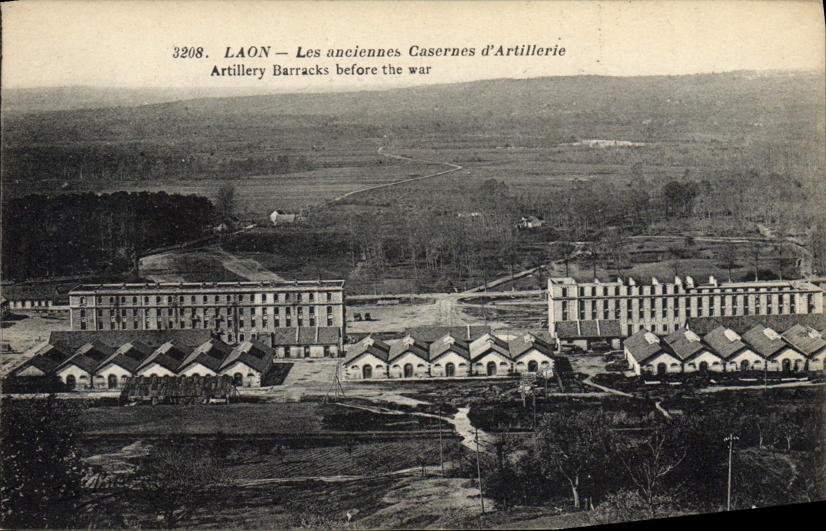 La POSTAL Militaria Laon de la VENDIMIA acuartela cuarteles viejos de la artillería