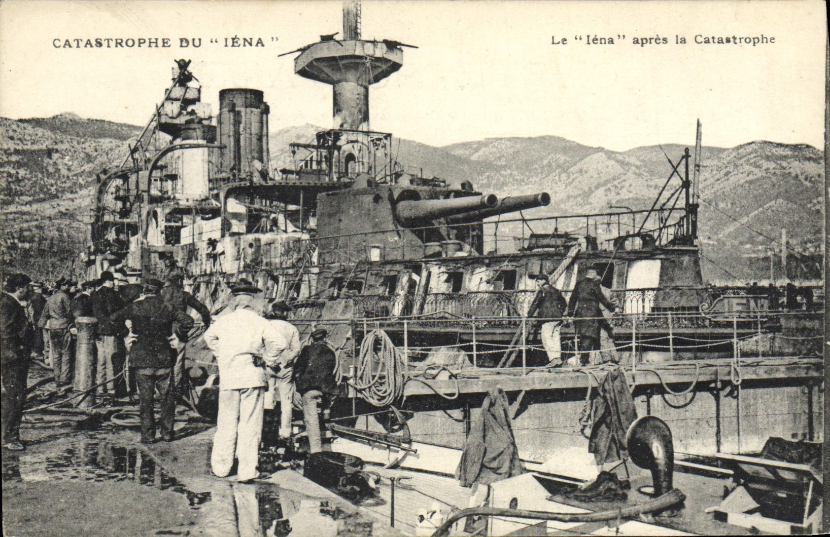 CPA Bateau de guerre Le Iena apres la catastrophe 