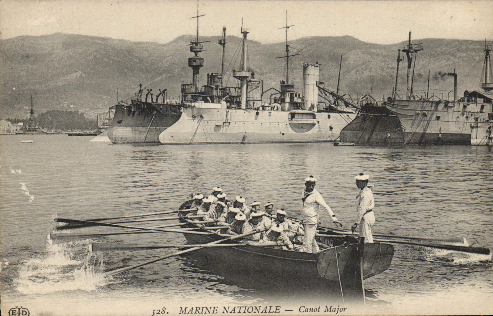 CPA Bateau de guerre canot major 